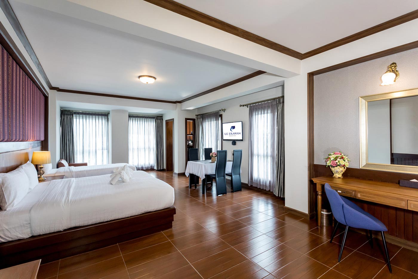 Business Suite Twin Bed