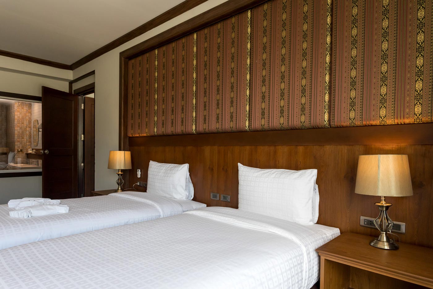 Connecting Room