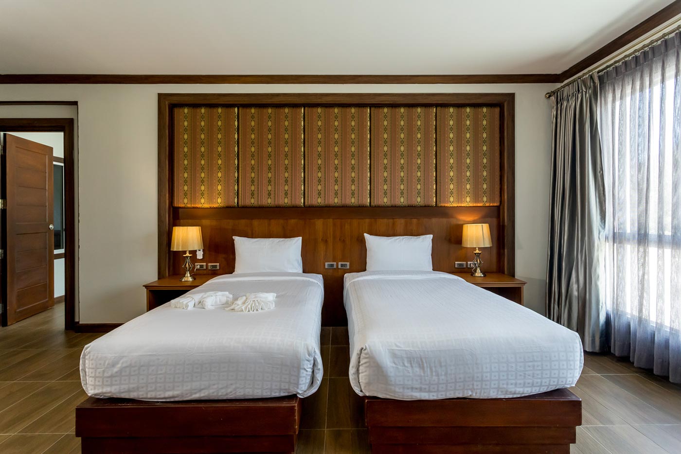 Connecting Room